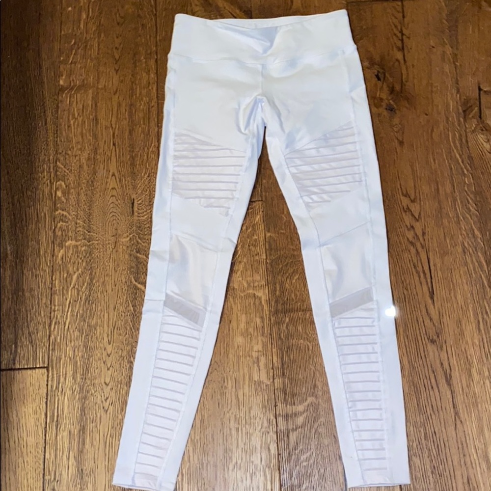 BRAND NEW ALO YOGA LEGGINGS